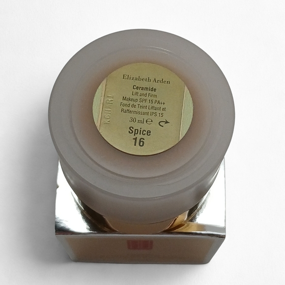 Elizabeth Arden Ceramide Lift and Firm Makeup SPF 15 | 30 ML - Picture 5 of 9
